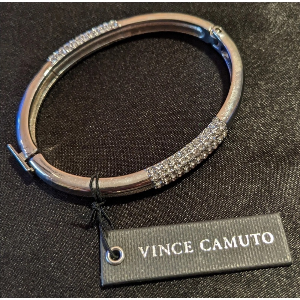 NWT VINCE CAMUTO CLEAR SIZE CRYSTAL LOCKING BANGLE BRACELET SILVER TONE - Picture 4 of 8